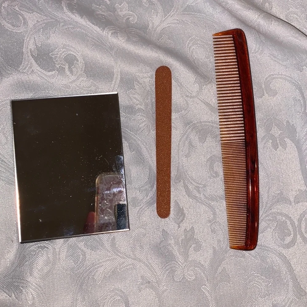 Vintage men’s grooming set in a black case and red interior